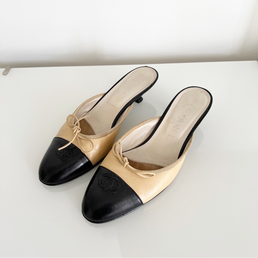 Chanel Vintage CC Kitten Heels